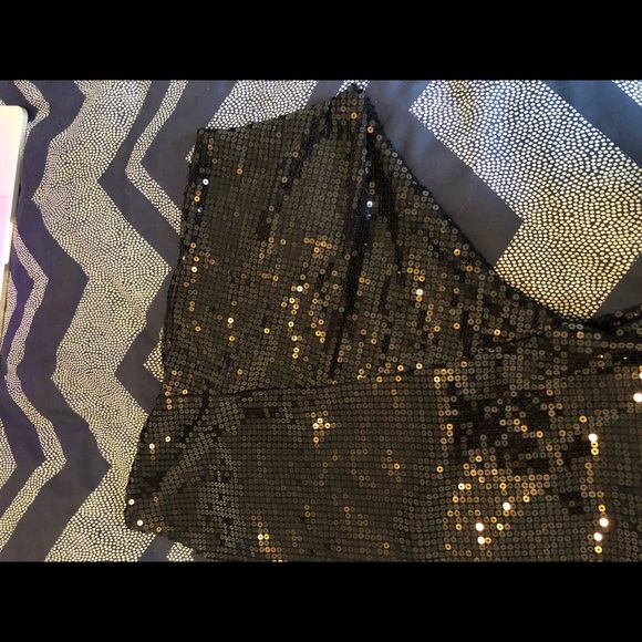 BLACK SEQUIN FLOWY TOP FLATTERING FABULOUS - Picture 11 of 11